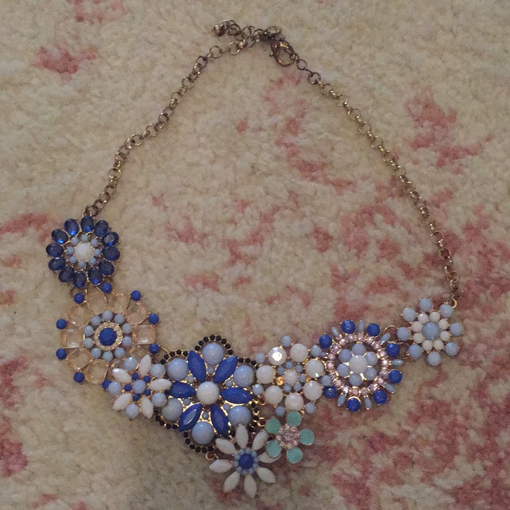 CHARMING CHARLIE Blue Floral Statement Necklace